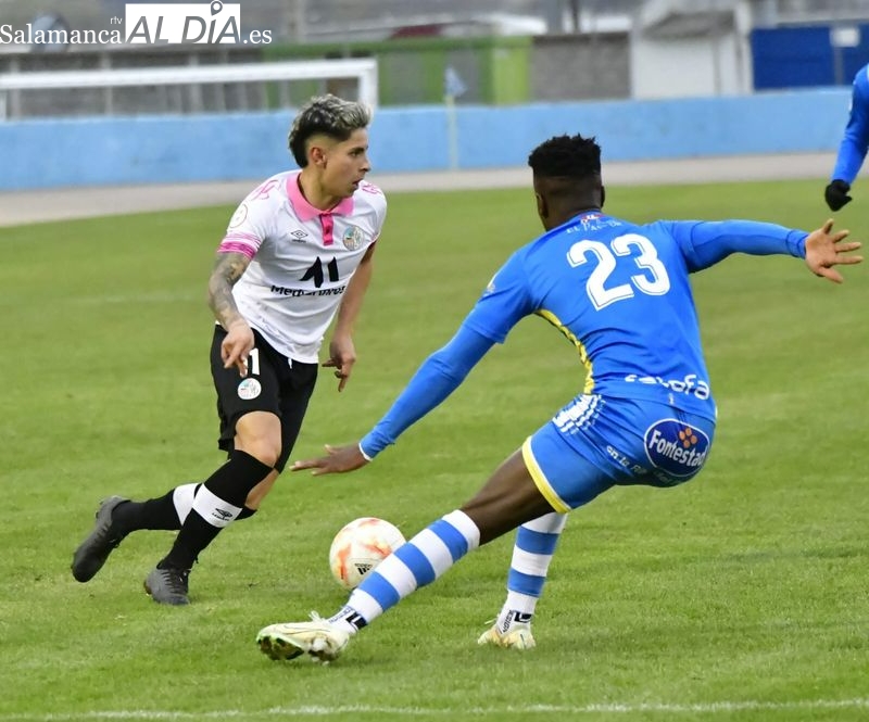 El Salamanca UDS se pega un tiro en Aranda: la roja de Franco y el penalti fallado de Amaro alejan el liderato (2-1)
