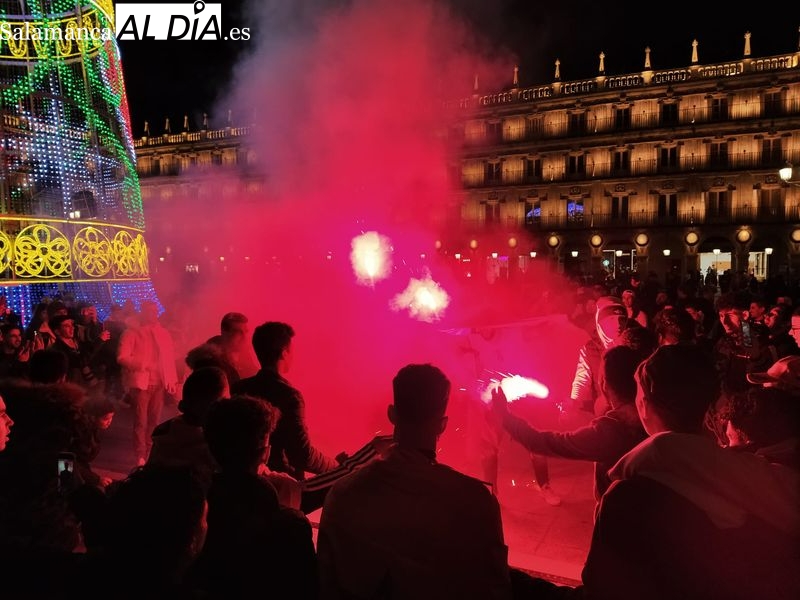 Los marroquíes celebran en Salamanca el pase de su selección a las semis de un Mundial por primera vez en la historia