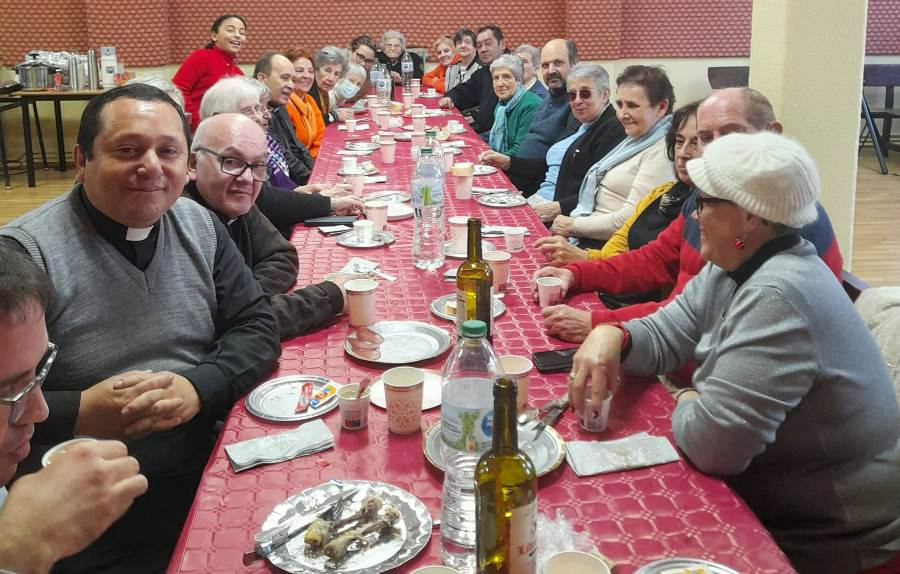 San Andrés celebra una comida de fraternidad entre personas que viven solas