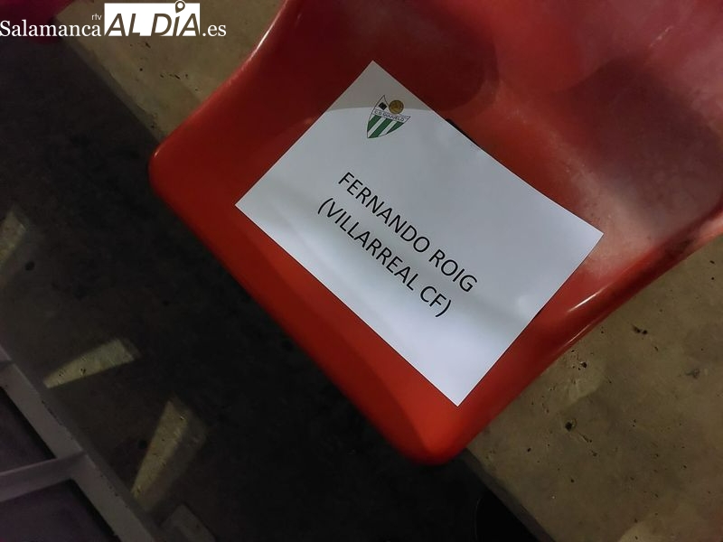 La otra cara del CD Guijuelo - Villareal: los VIPs, las cámaras de Movistar Plus, el típico jamón de regalo...