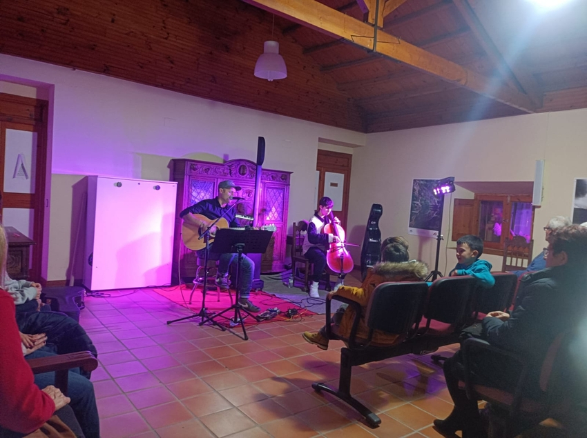 Los vecinos de Sobradillo despiden 2022 con la música del grupo 10 Cuerdas Pop