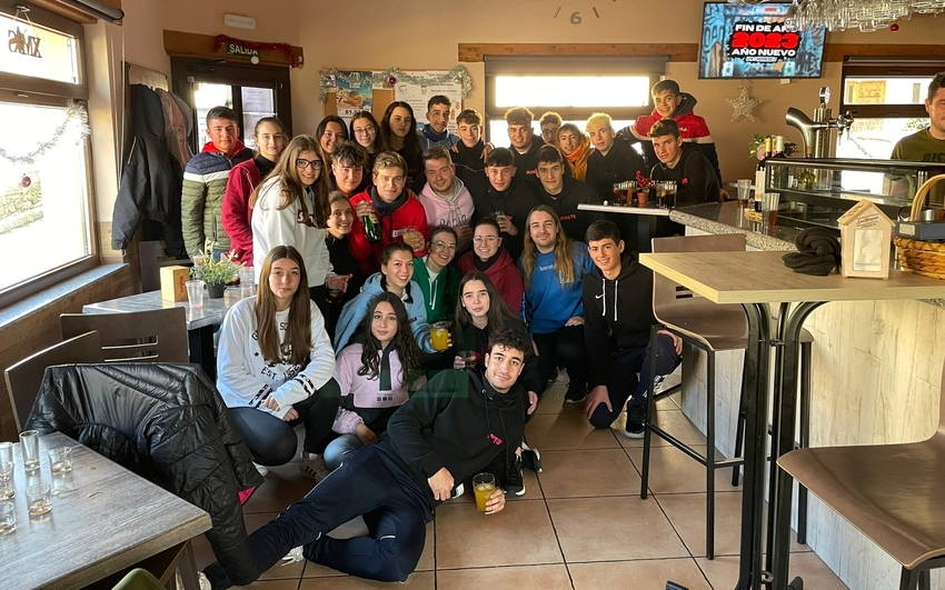 Los quintos de Yecla de Yeltes comienzan las celebraciones con disparo de cohetes y repique de campanas