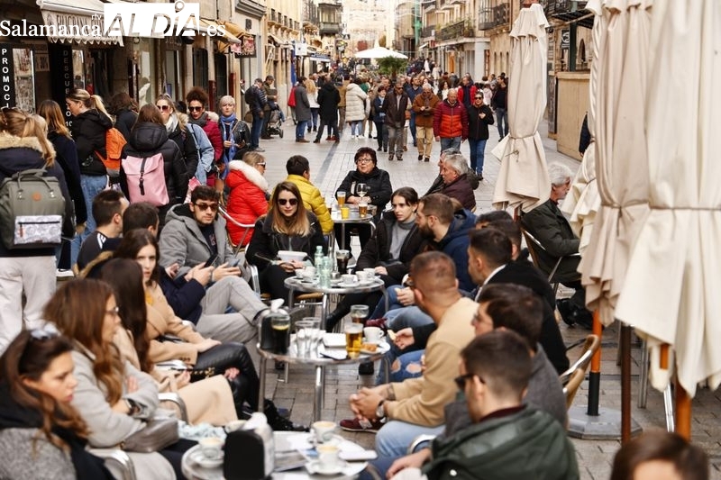 Los hosteleros salmantinos pagarán un 10% menos de la tasa de terrazas y el agua subirá el 8,7%