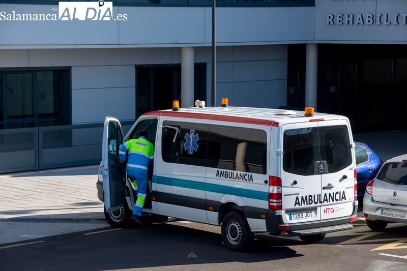 Un turismo se sale de la calzada a la entrada de Aldeatejada 