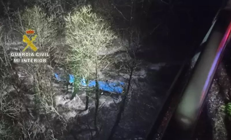 Dos fallecidos y tres desaparecidos tras caer un autobús al río Lérez en Cerdedo-Cotobade (Pontevedra)