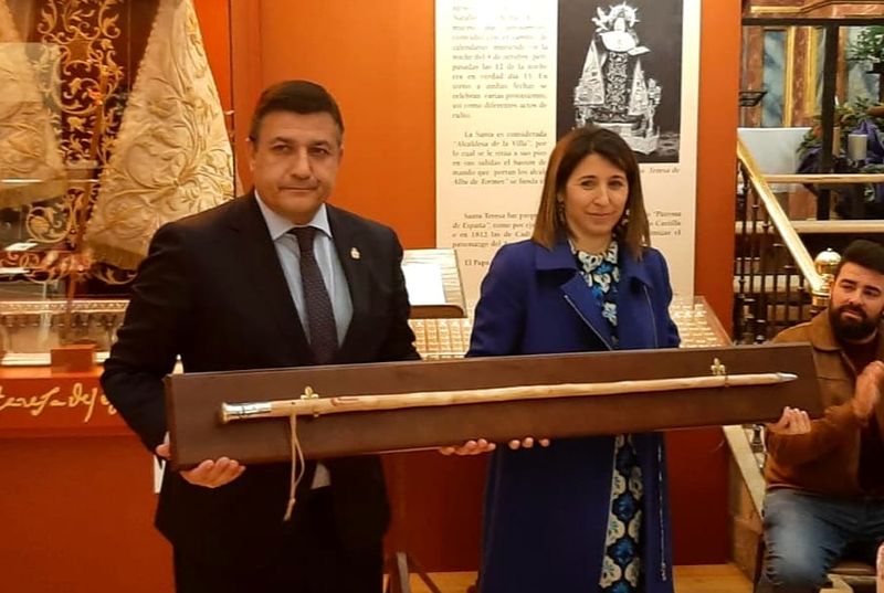 La Diputación de Ávila recibe el Bordón de Plata de la ruta de la ‘Cuna al Sepulcro’