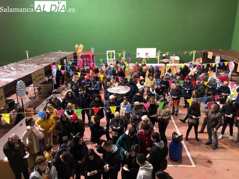 Exitoso mercado navideño en Encinas de Arriba