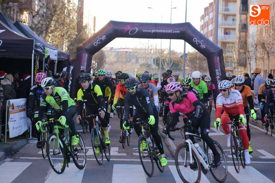 Promesal mantiene viva la tradición de la Carrera del Pavo como fiesta del ciclismo