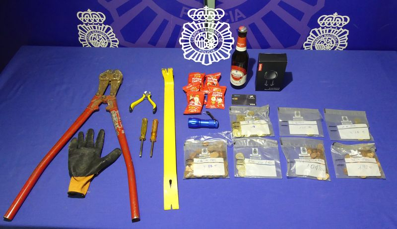 Asalta una tienda en la zona de Van Dyck y se esconde dentro de un contenedor