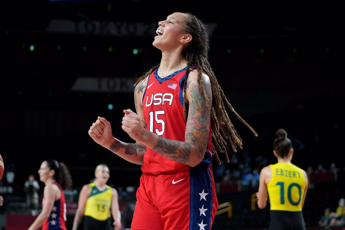 La jugadora Brittney Griner, liberada por Rusia a Estados Unidos a cambio de un conocido traficante de armas