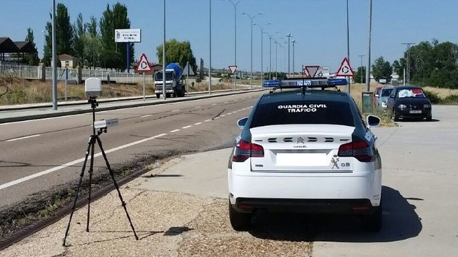 Piden a los 1.300 agentes de la Guardia Civil de Tráfico concienciar antes que sancionar a los conductores