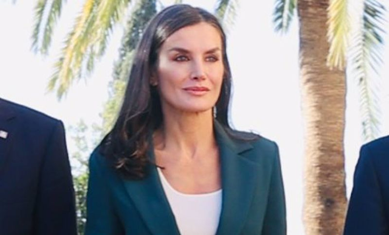 La Reina Letizia vuelve a triunfar con un look working