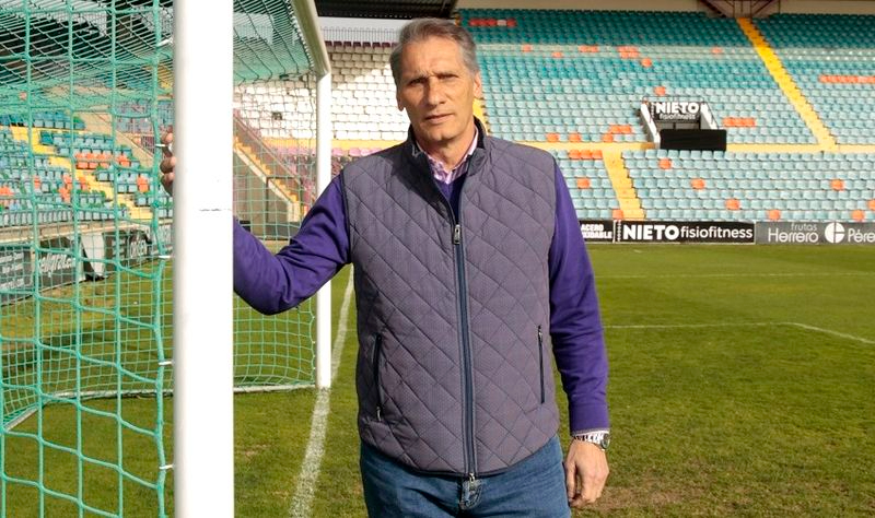 El director deportivo del Salamanca UDS, Ángel Lozano, sale del club