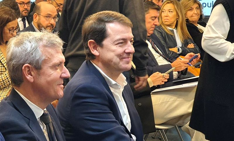 Mañueco acusa al Gobierno de llevar a España a una república bolivariana