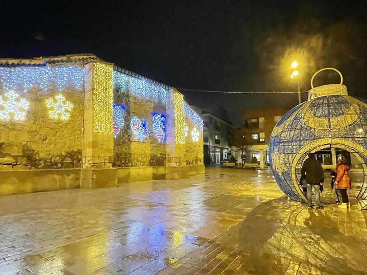 Arcos, una gran bola o motivos luminosos 3D para vestir de Navidad a Carbajosa  