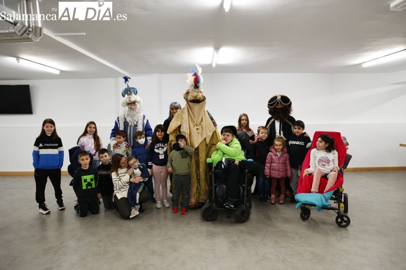 Magia e ilusión en la visita de los Reyes Magos a AERSCYL