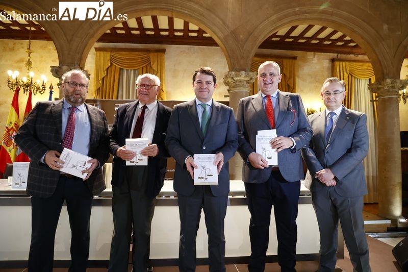 El Casino acoge la presentación de Vuelos en libertad. Memorias desordenadas de un jurista inquieto