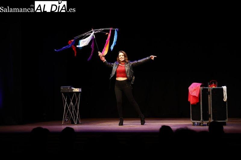 La magia de Estefanía Galera divierte a pequeños y mayores