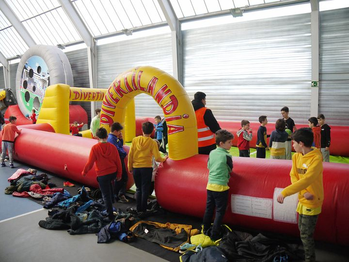 Taller de cocina, hinchables, consolas.... niños y mayores de Carbajosa disfrutan de la programación navideña