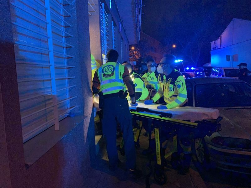 Un hombre mata a puñaladas a la hija de su expareja y se autolesiona 