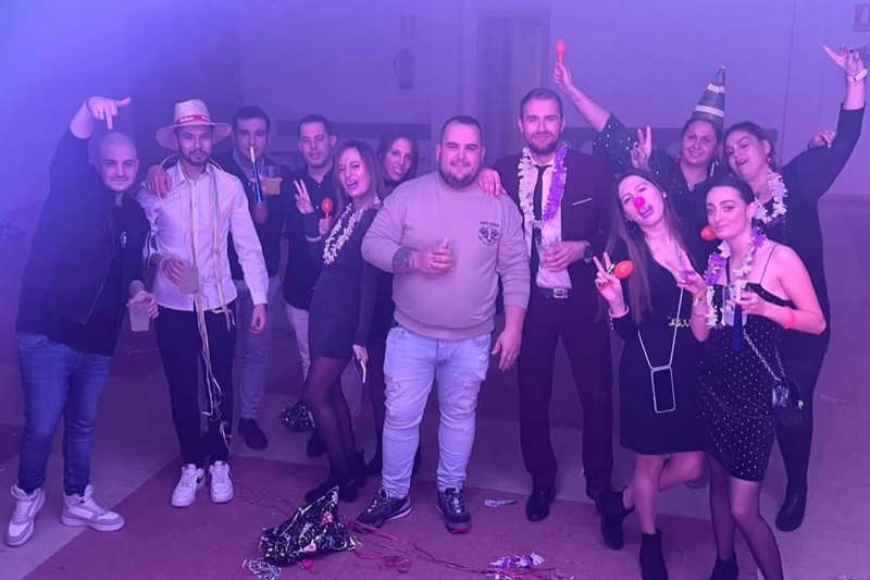 Bailes, brindis y gran ambiente festivo en El Campo de Peñaranda para despedir sus fiestas y dar la bienvenida al 2023