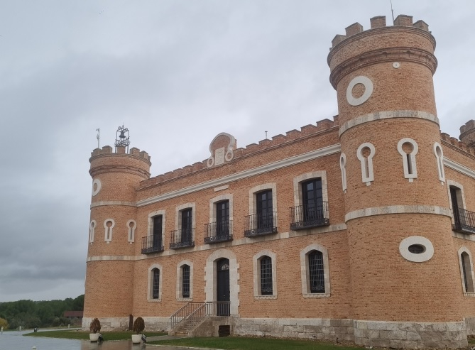 Distinguido como Mejor Hotel Original este castillo a solo 50 minutos de Salamanca