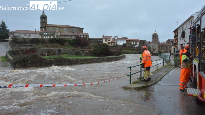 La lluvia obliga a cortar carreteras y se desbordan riveras y arroyos en las Arribes