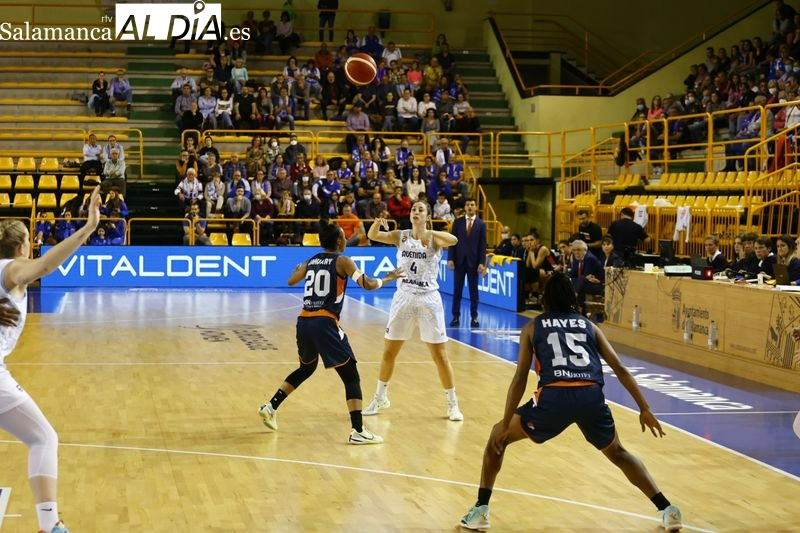 Leo Rodríguez hace historia y se convierte en la segunda jugadora con más partidos en el Perfumerías Avenida