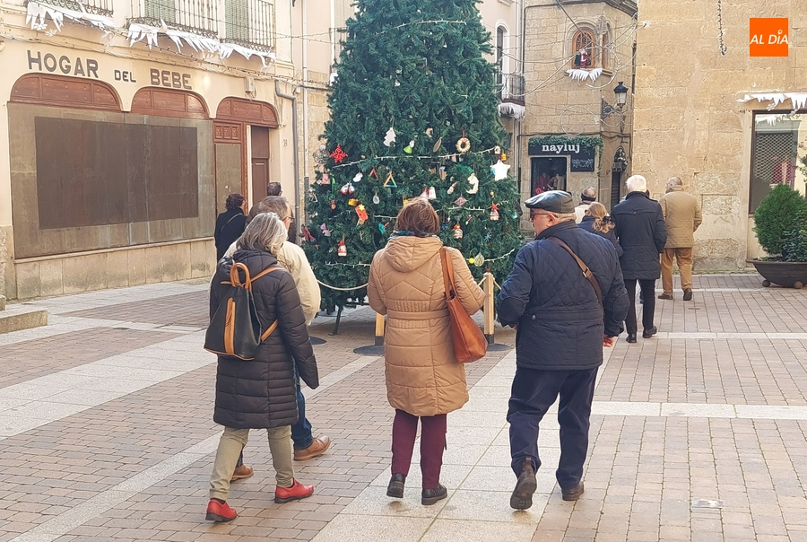 De turismo en Año Nuevo: Está cerrado [el Almacén de Drogas], no podemos comprar