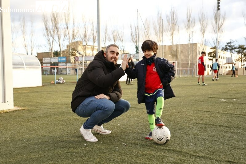 El emotivo reencuentro del árbitro y el niño que se hicieron virales por colocar una barrera: No me esperaba tanta reacción