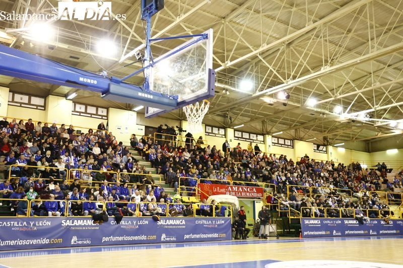 La Marea Azul le brinda su cariño a Pepe Vázquez en su vuelta a casa