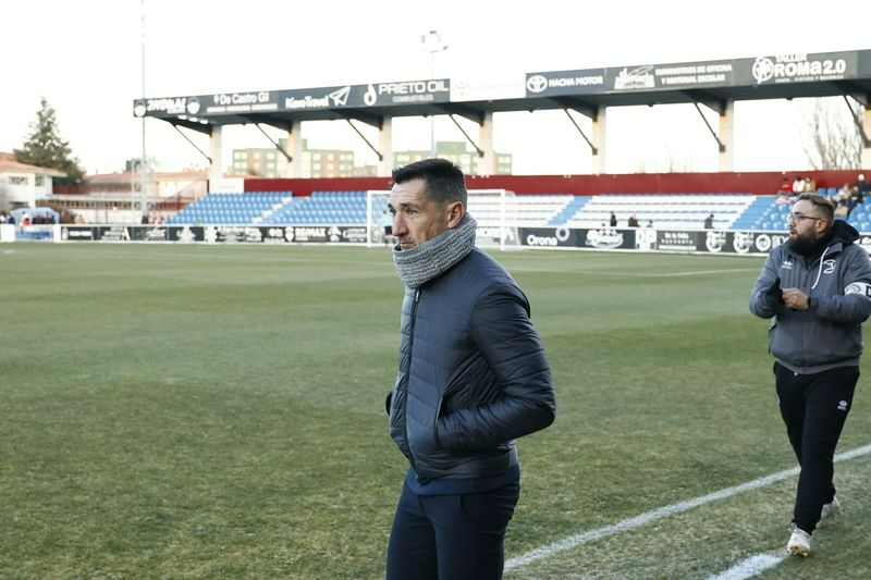 Casañ y la posible baja de Mario Gómez: Es jugador de Unionistas. Mañana no sé lo qué pasará