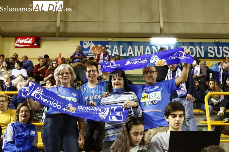 La Marea Azul no se baja del barco del Perfumerías Avenida ni en los malos momentos