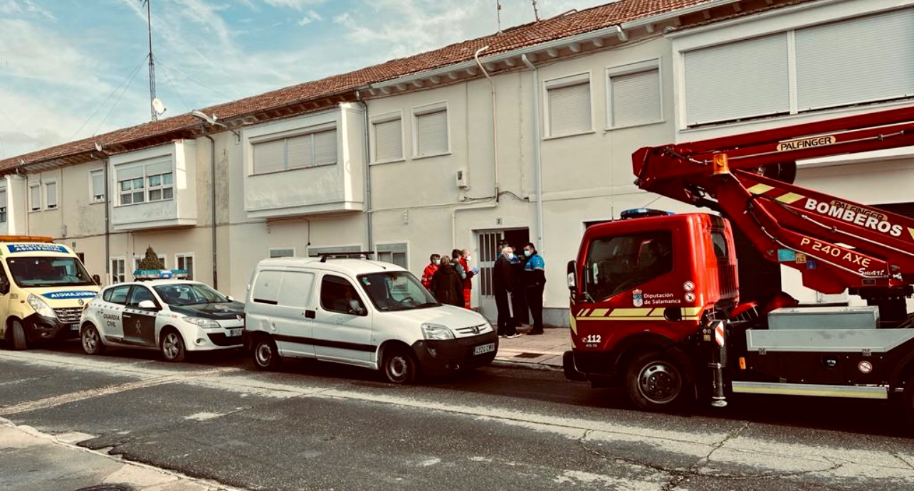 Un varón de mediana edad aparece muerto en su casa de la calle Santa Teresa
