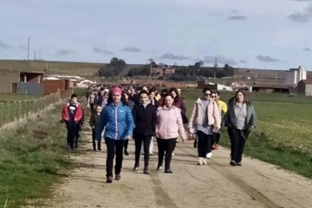 Gran ambiente solidario durante la décima marcha-carrera solidaria de Macotera