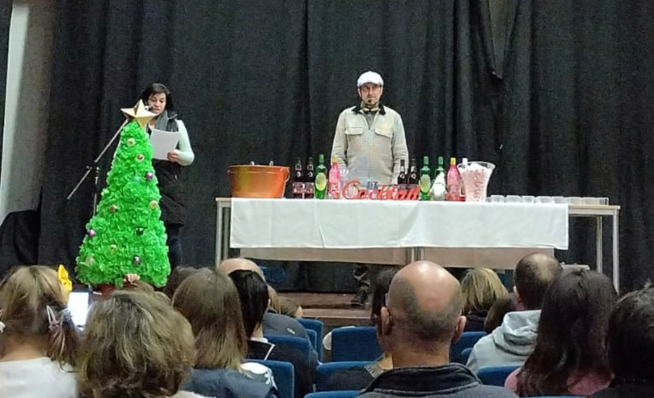 Teo Marcos sorprende con su mágico cóctel Artaban en Macotera