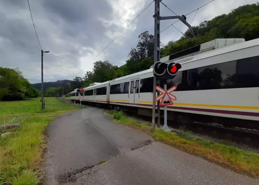 Heridos 15 pasajeros del tren Santander-Renedo tras salirse de la vía