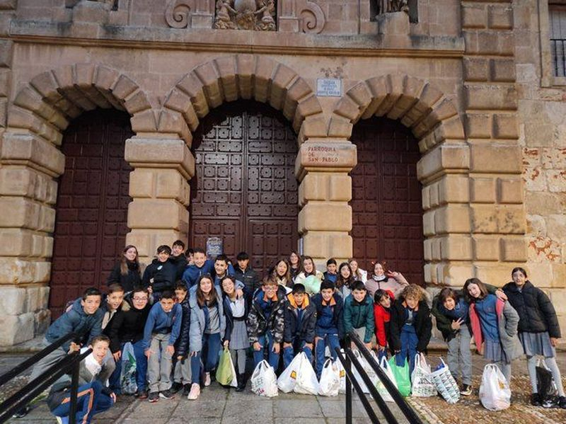 El colegio Calasanz se solidariza con los más desfavorecidos