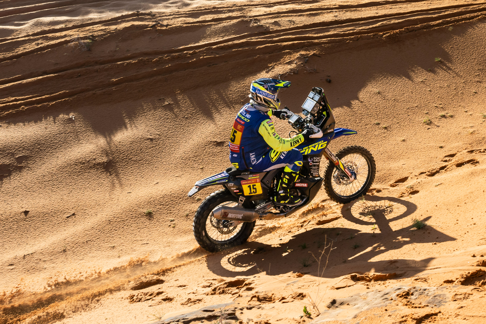 Santolino, a un paso del top 10 del Dakar al coger más ritmo