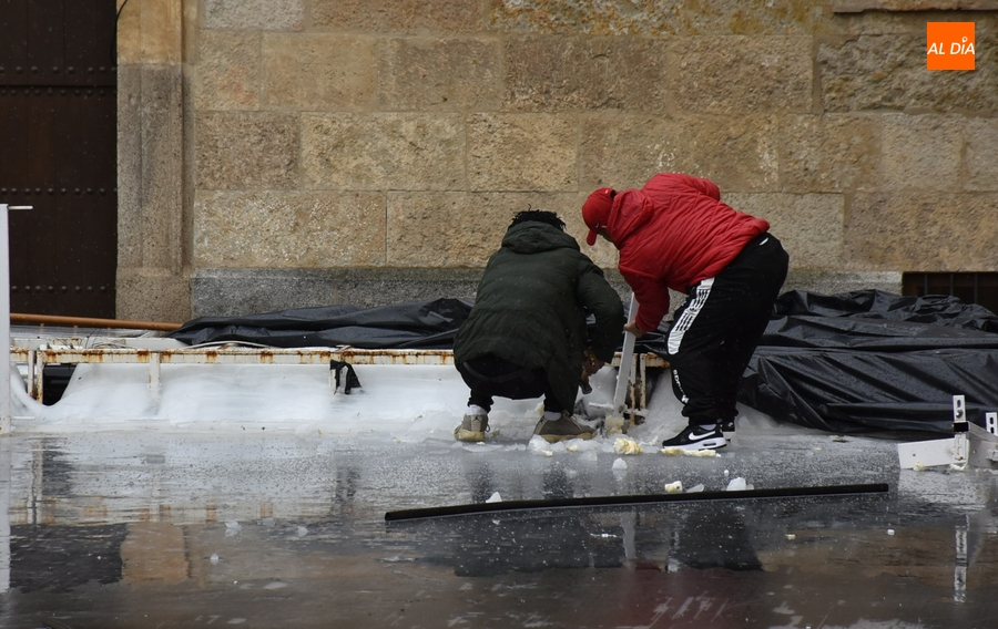 Retirada la pista de hielo de la Plazuela del Conde