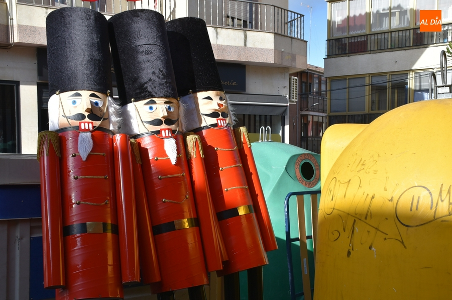 Miróbriga sigue quitándose su look navideño