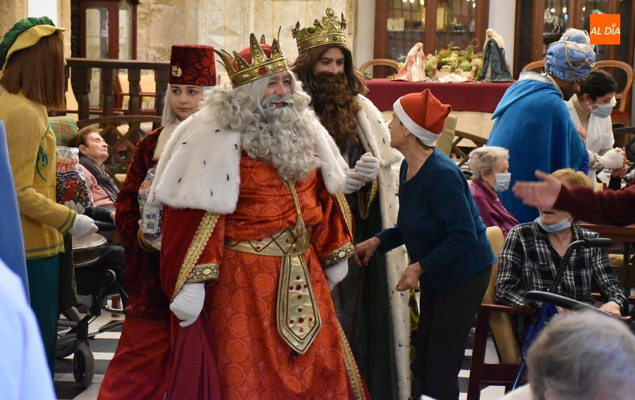 Recuperadas las clásicas visitas de los Magos a las residencias de ancianos