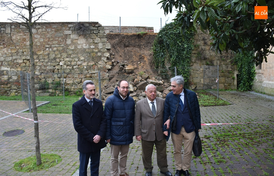 Día de visitas, con cruce de declaraciones entre administraciones, al derrumbe de la Muralla