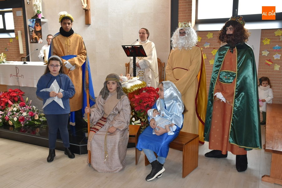 El Salvador recibe con aplausos a los Reyes tras su larga noche de trabajo