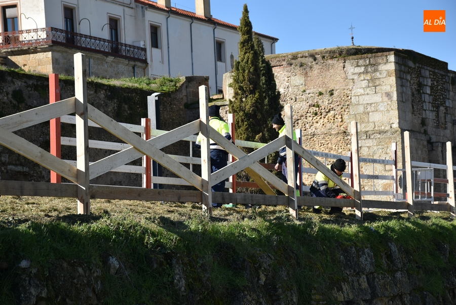 Las nuevas agujas de seguridad del muro del Registro son finalmente de madera