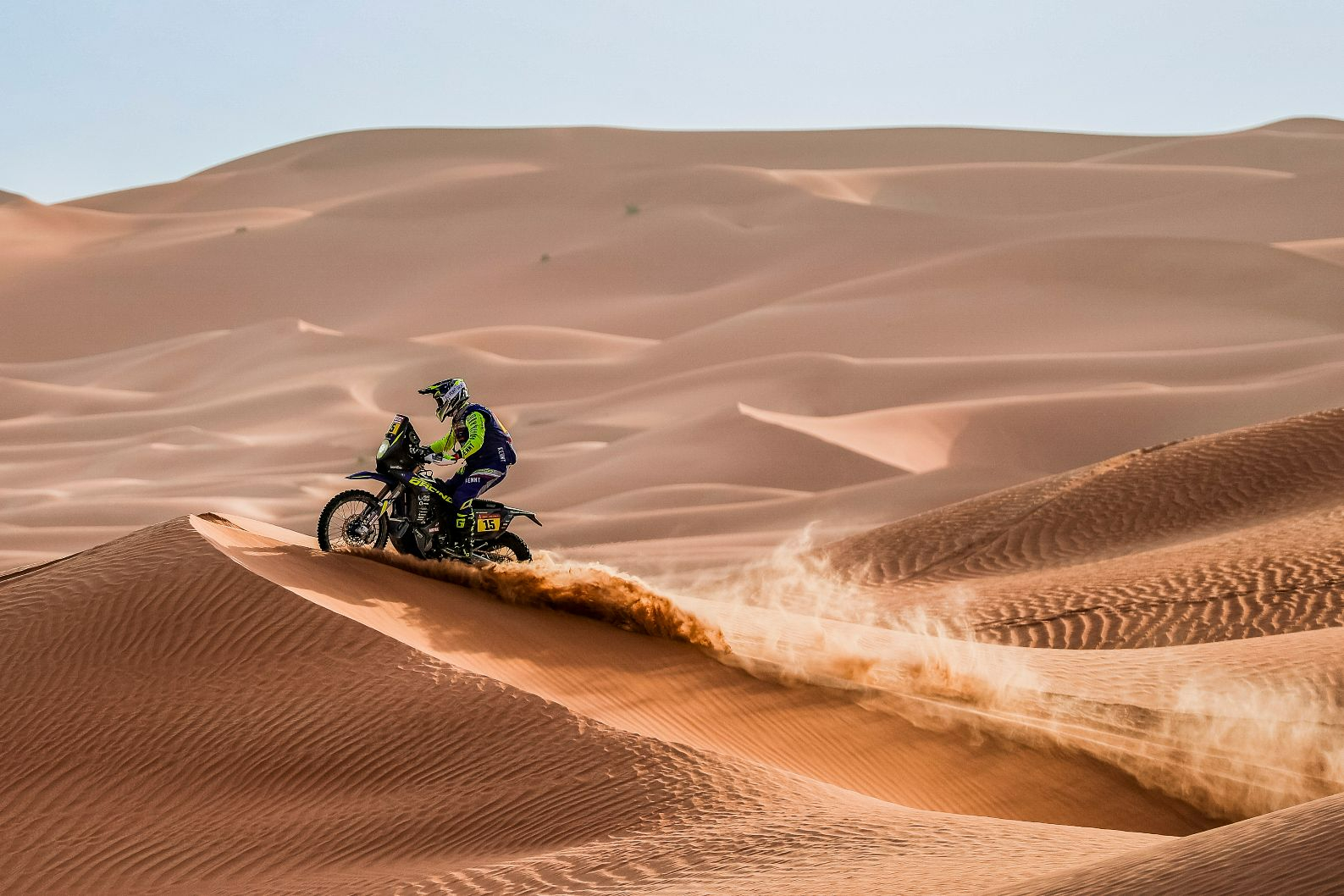 Santolino navega en el ‘empty quarter’ y ve a un paso el top ten del Dakar