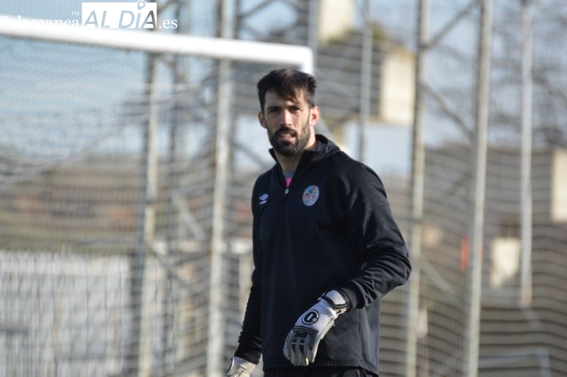 Jon Villanueva, el único fichaje que entrena con el Salamanca UDS: Marco Tulio y Micky Guzmán, a la espera de viajar