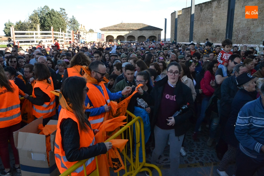 El Campanazo recuperará su esencia con el reparto de pañuelos en el Registro y la subida con las charangas