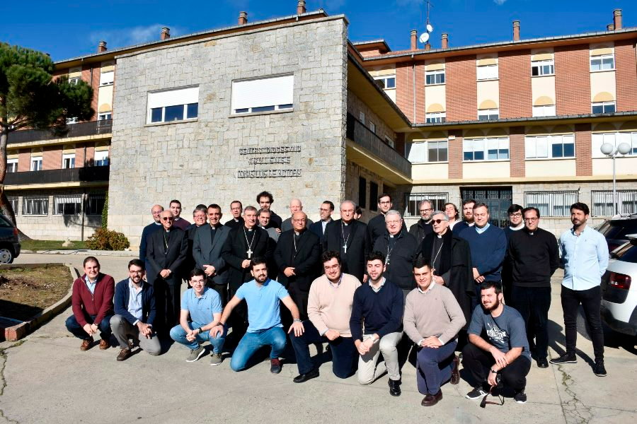 José Luis Retana y Anselmo Matilla asisten a la visita de El Vaticano al Teologado de Ávila