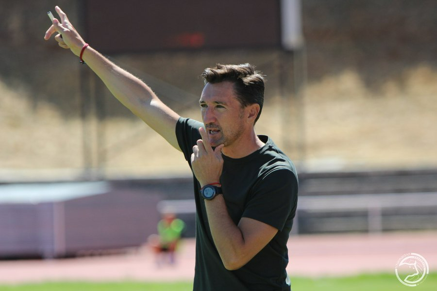 Casañ: Por las salidas, un central tendríamos que tener. Y por fuera también queremos que llegue alguien